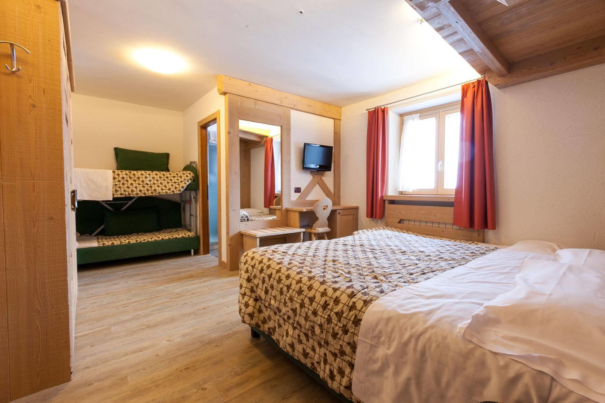 Sporting Hotel パッソ・デル・トナーレ エクステリア 写真